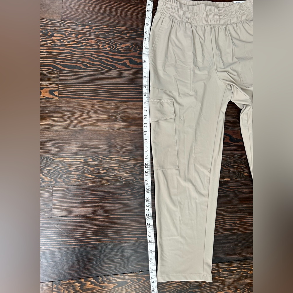NWT Old Navy High-Rise SleekTech Cargo Pants Tan color - size petite medium - Picture 7 of 7